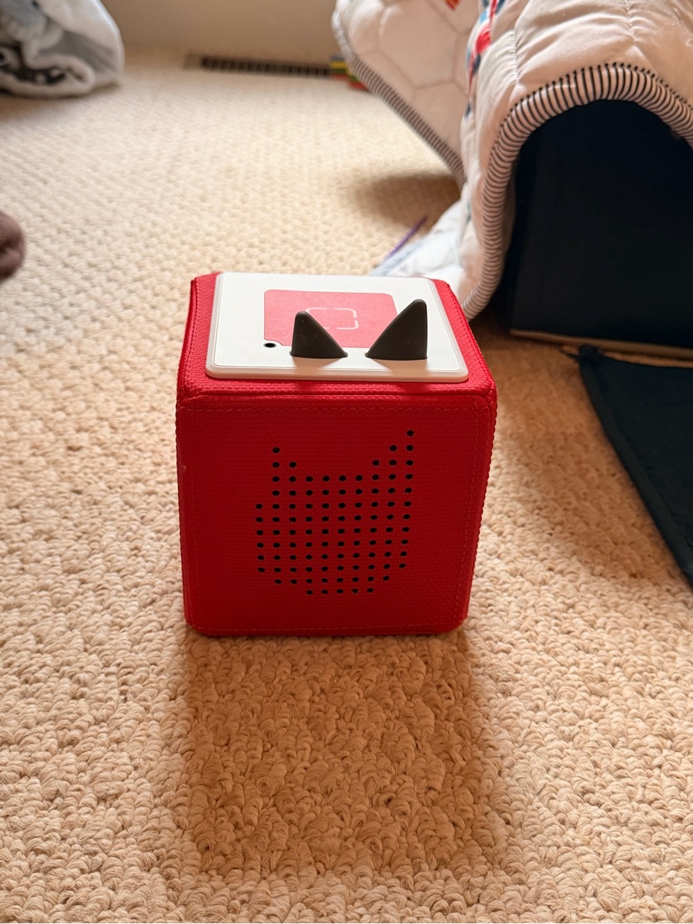 Tonies box with original cord and yeti character carry case